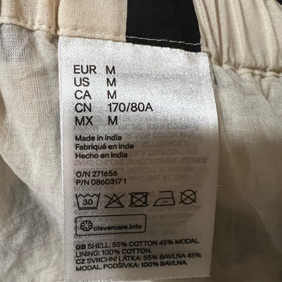 H & M Black and White Abstract Print Button Up Skirt - Picture 7 of 7